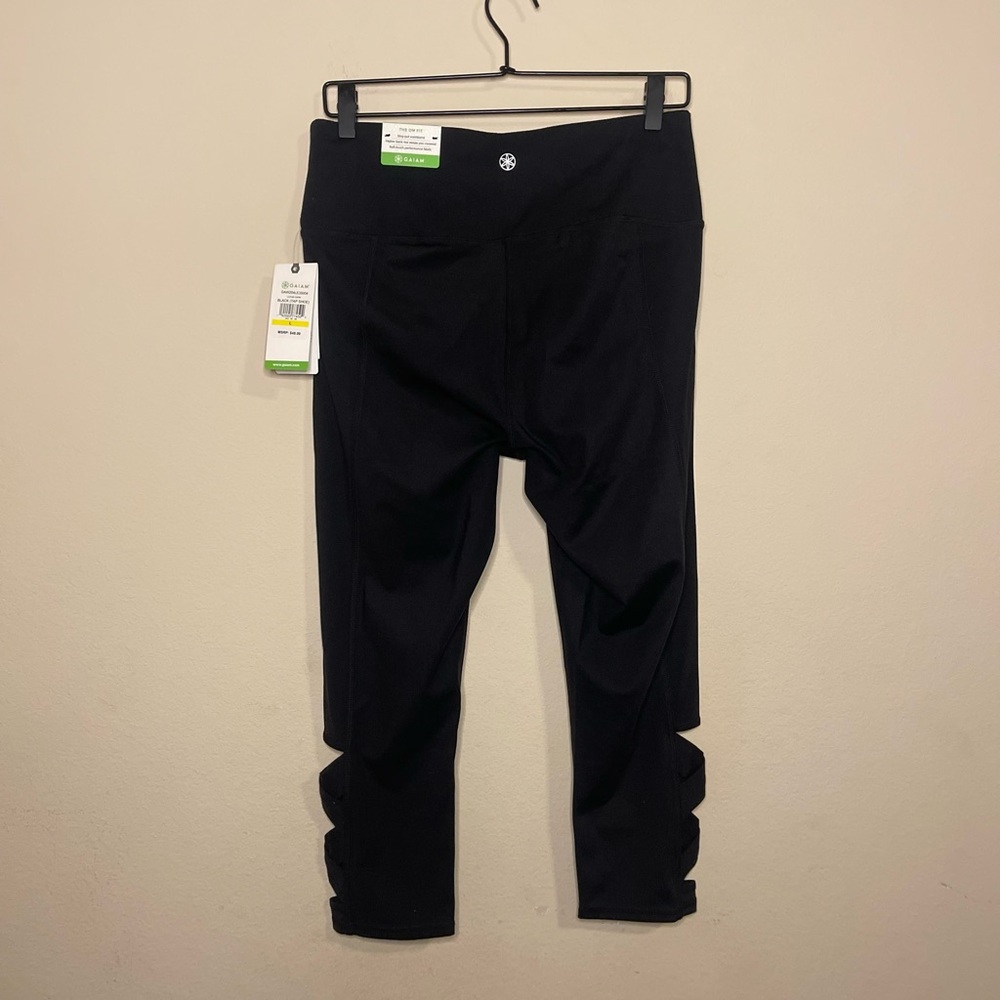 NWT Gaiam The Om Fit Lotus Yoga Capri - Picture 2 of 8